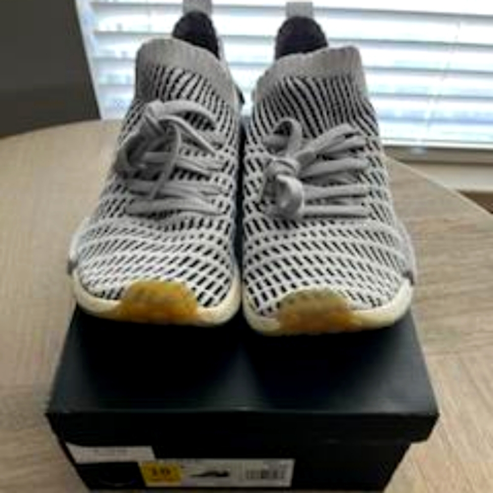 Adidas NMD R1 - Picture 1 of 9